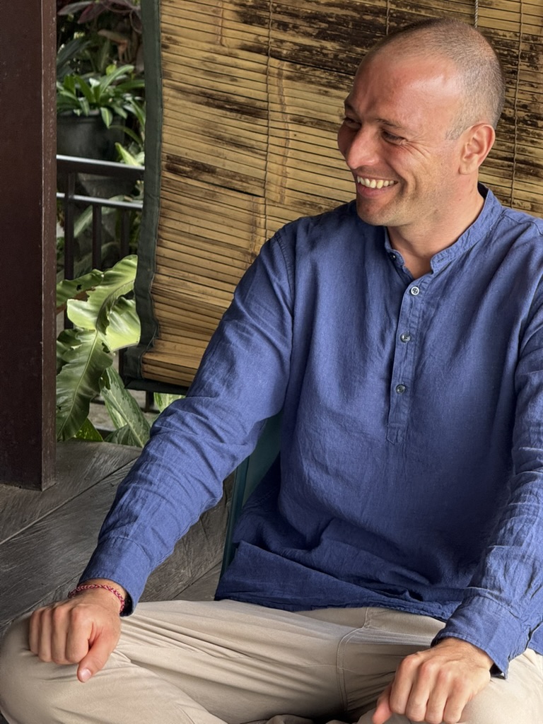Portrait of Tom Escott, breathwork instructor and founder of Memento Breath Lab.